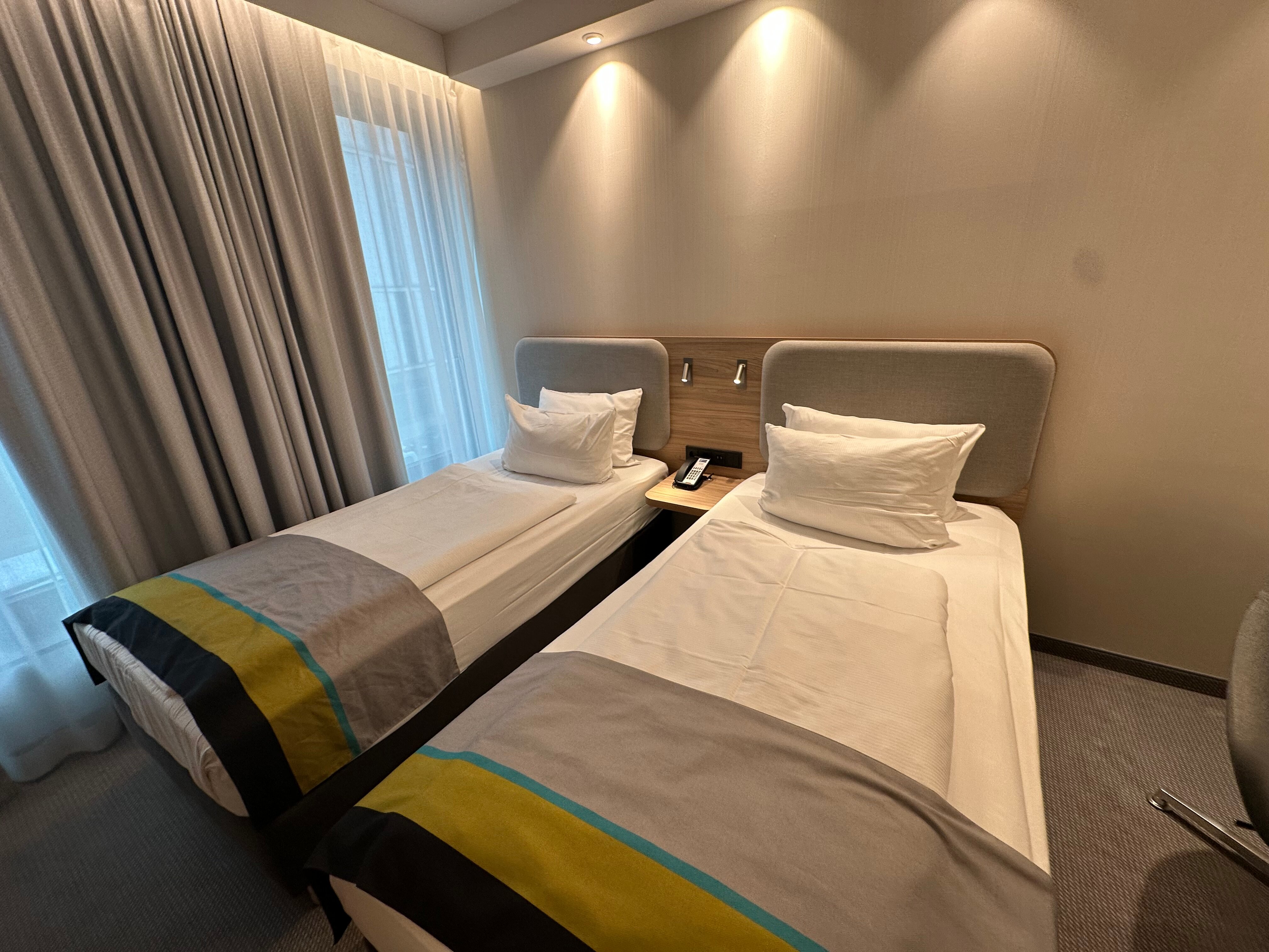 Фото Holiday Inn Express Düsseldorf Hauptbahnhof