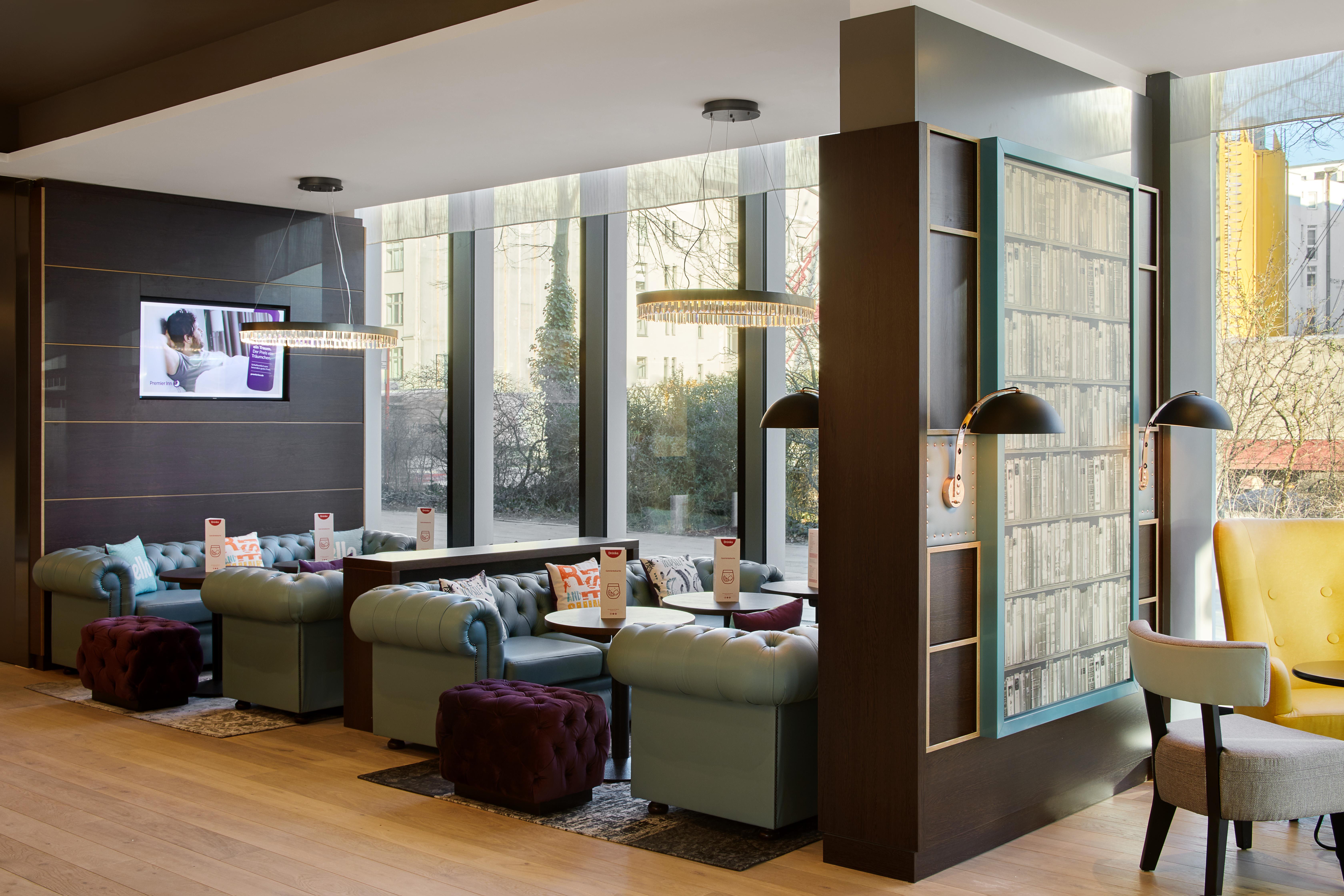 Фото Premier Inn Hamburg City