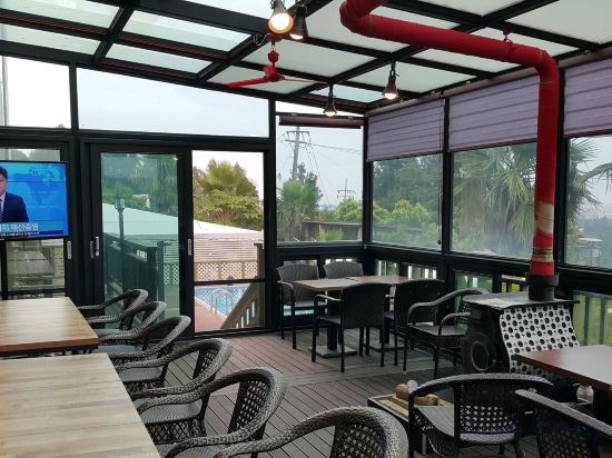 Фото Jeju Bunker Hotel & Resort