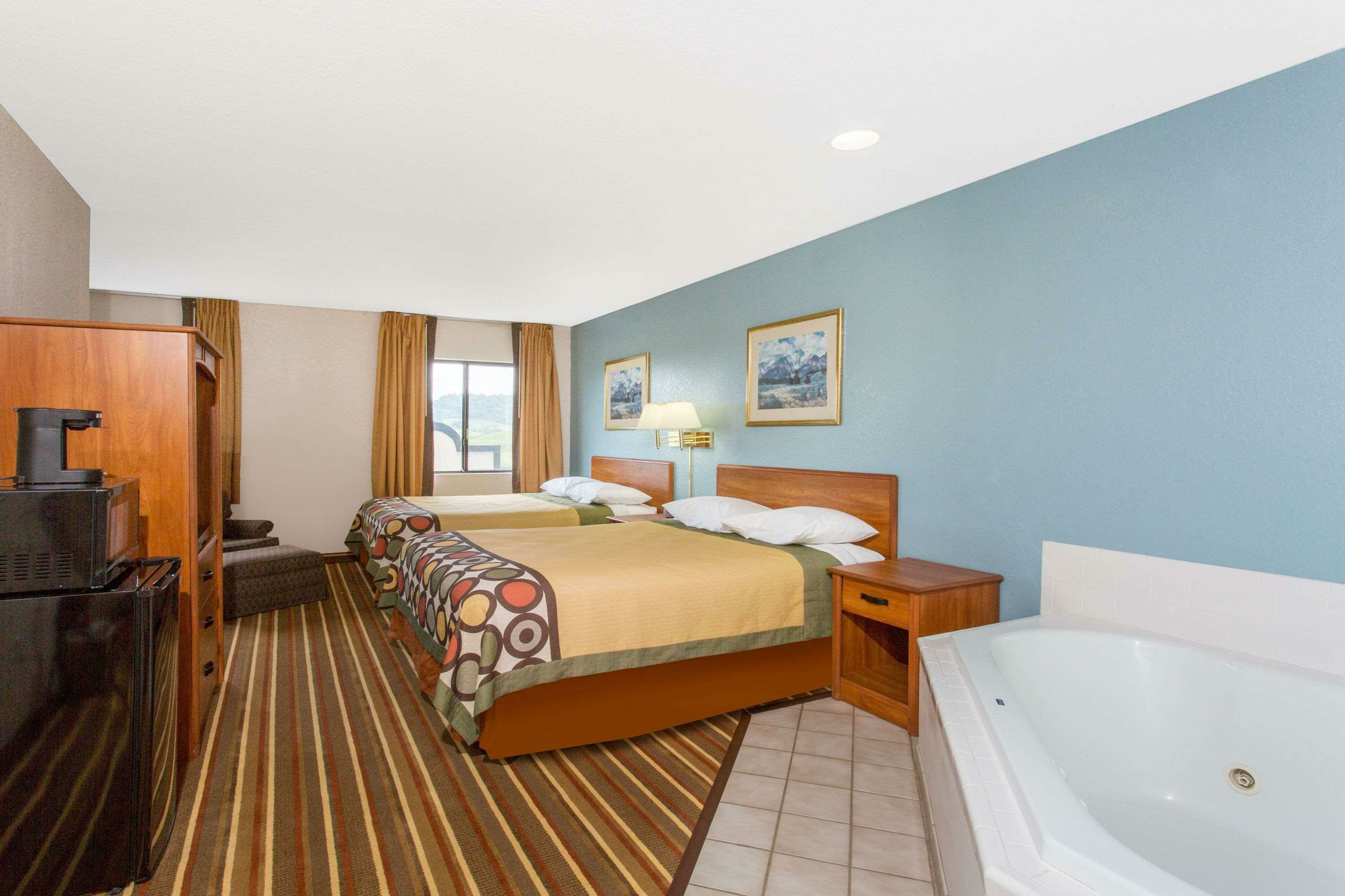 Фото Super 8 by Wyndham Bedford