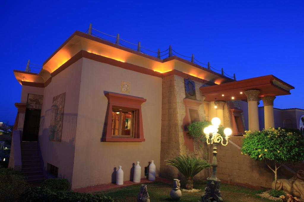 Фото Royal Savoy Hotel & Villas