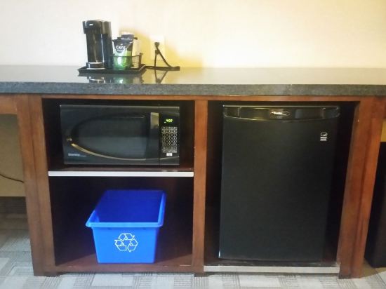 Фото Days Inn by Wyndham Regina Airport West