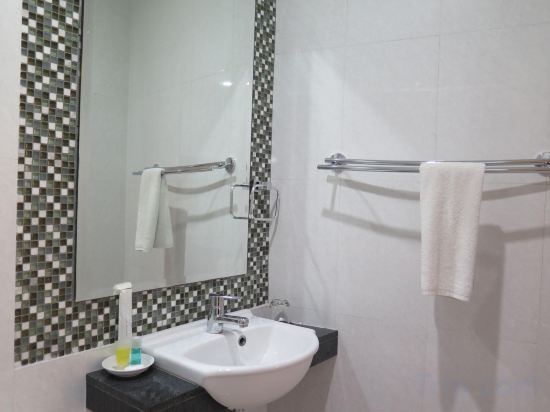 Фото 717 Cesar Place Hotel