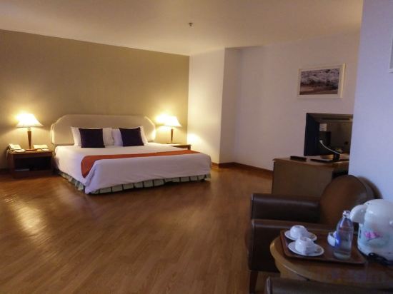 Фото Thumrin Thana Hotel