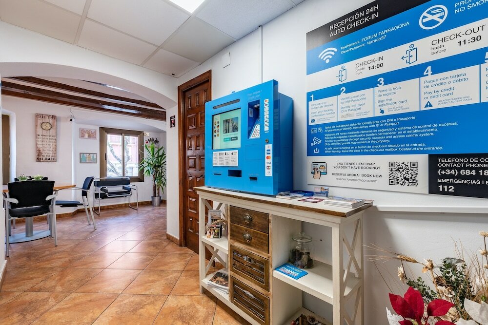 Фото Hostal Forum Tarragona