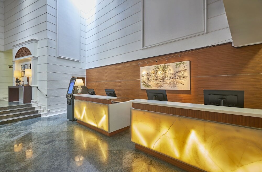 Фото Village Hotel Albert Court by Far East Hospitality