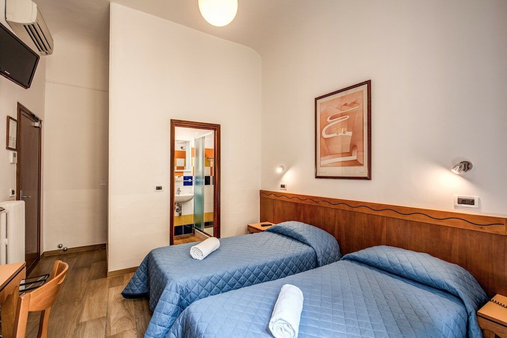 Фото Hotel Nuova Italia