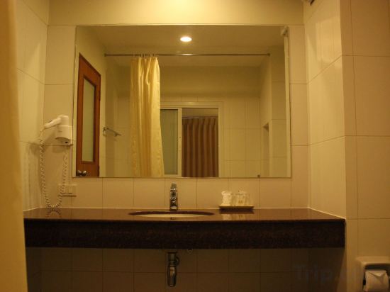 Фото Kanchanaburi City Hotel