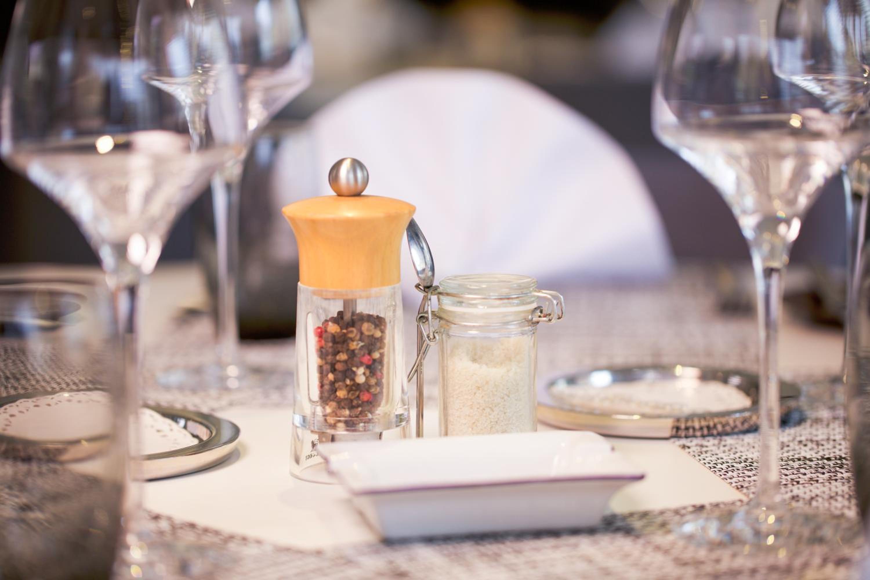 Фото Hôtel Les Remparts