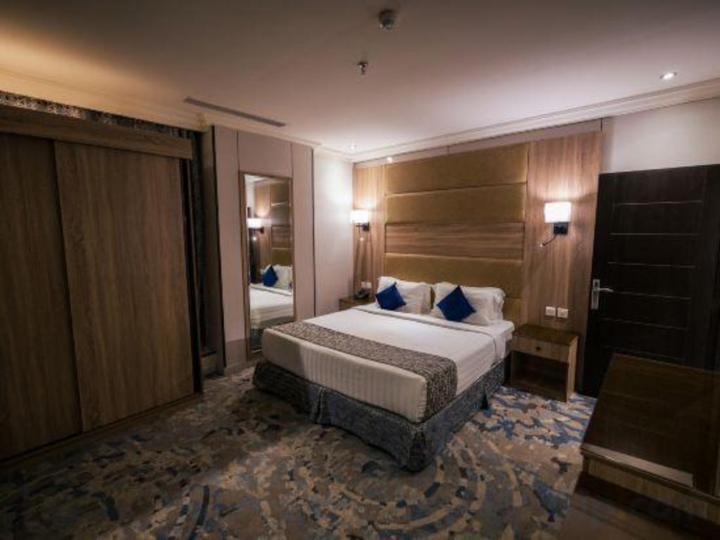 Фото Ebreez Grand Hotel