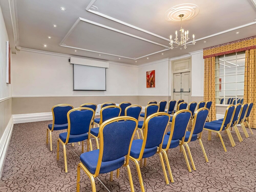 Фото Mercure Salisbury White Hart Hotel