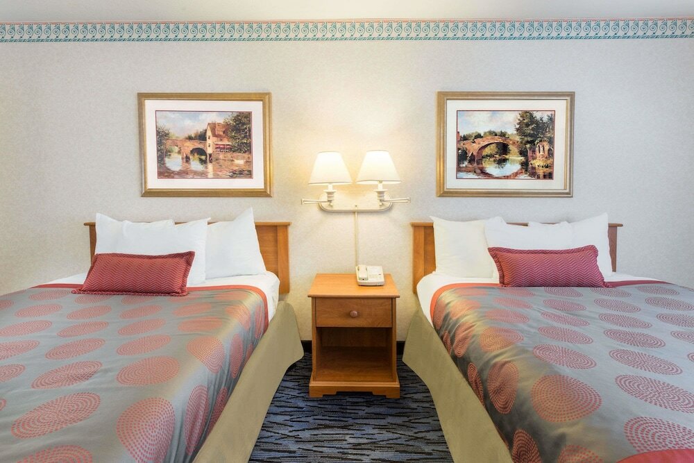 Фото Ramada by Wyndham Kent Seattle Area