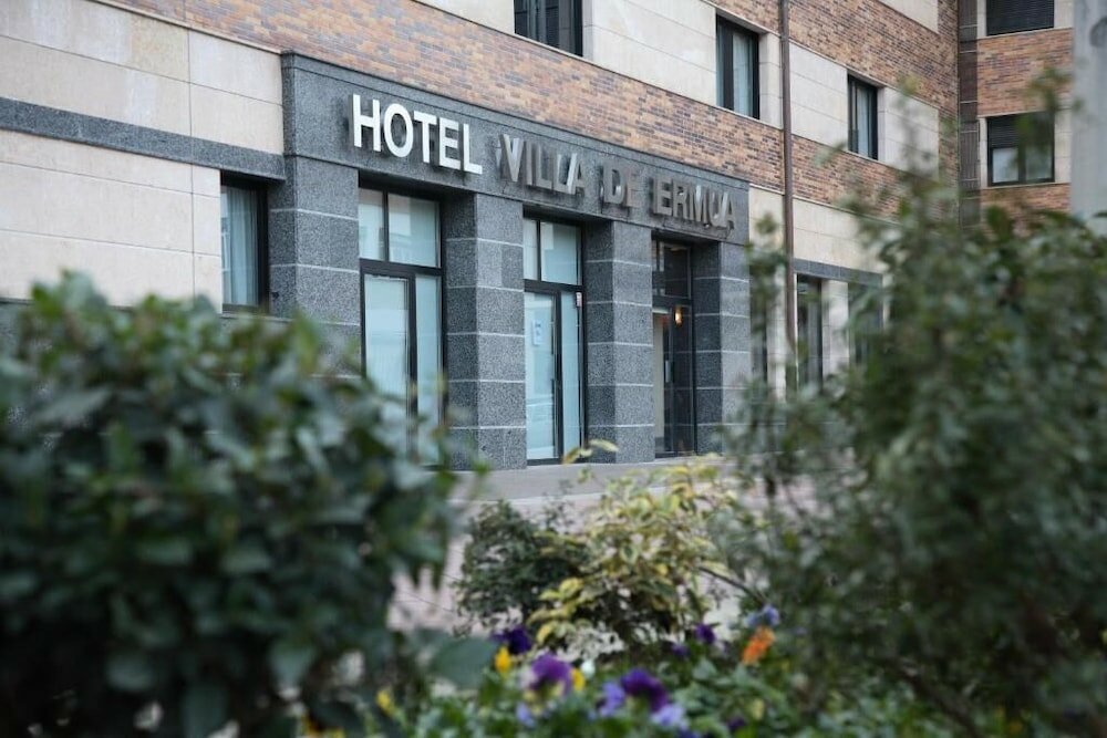Фото Villa de Ermua Hotel