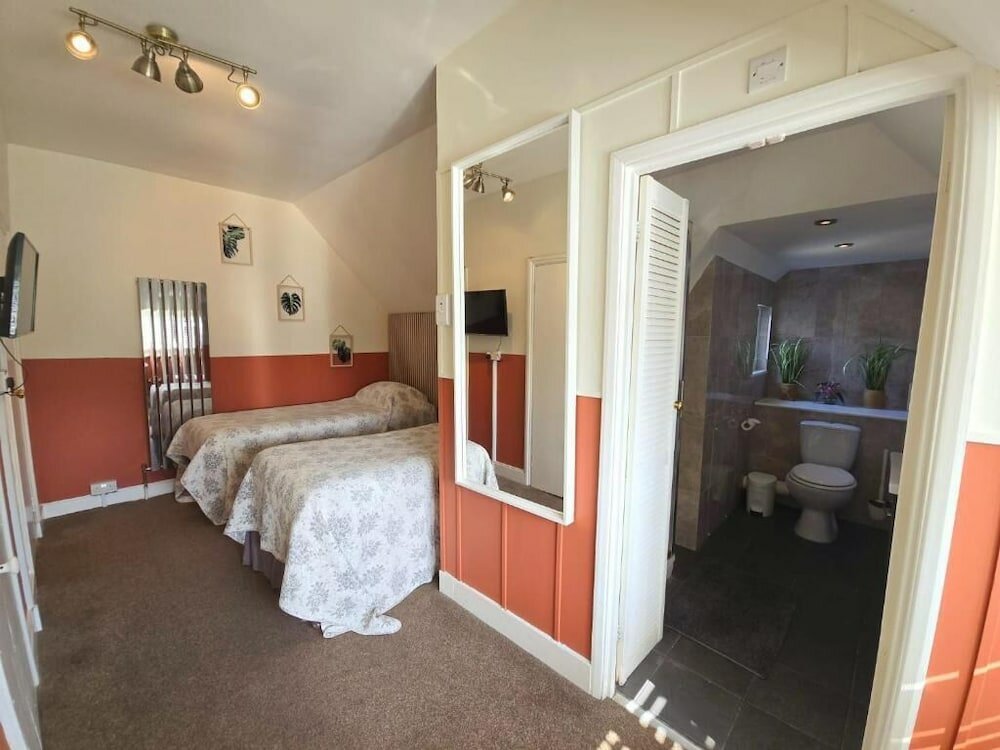 Фото Glendevon House Hotel