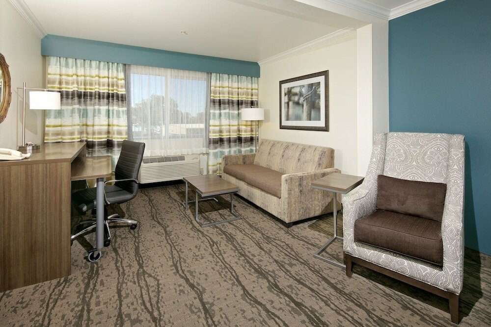 Фото Holiday Inn Express & Suites Paso Robles, an Ihg Hotel