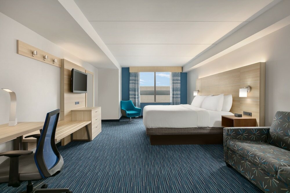 Фото Holiday Inn Express Hotel & Suites Norfolk Airport