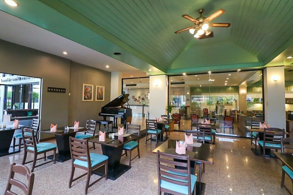 Фото Hua Hin Grand Hotel and Plaza