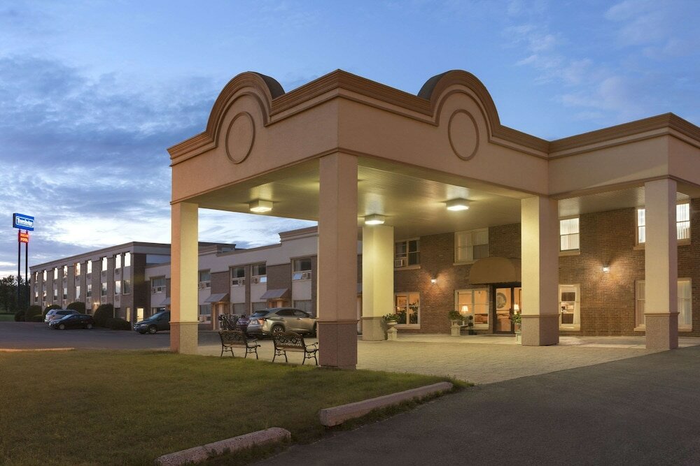 Фото Travelodge by Wyndham Edmundston