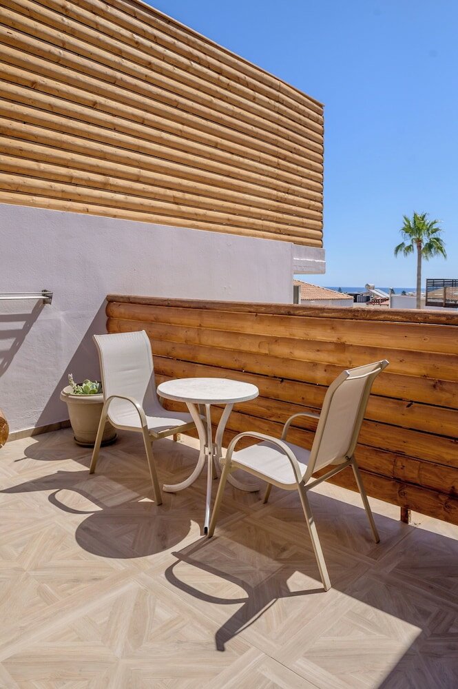 Фото Eurohotel Katrin Suites-Adults Only