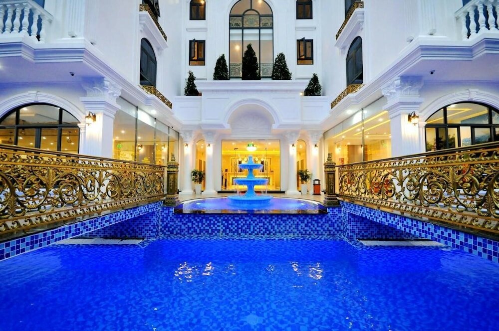 Фото Crown Nguyen Hoang Hotel