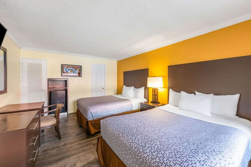 Фото Econo Lodge Beach and Boardwalk