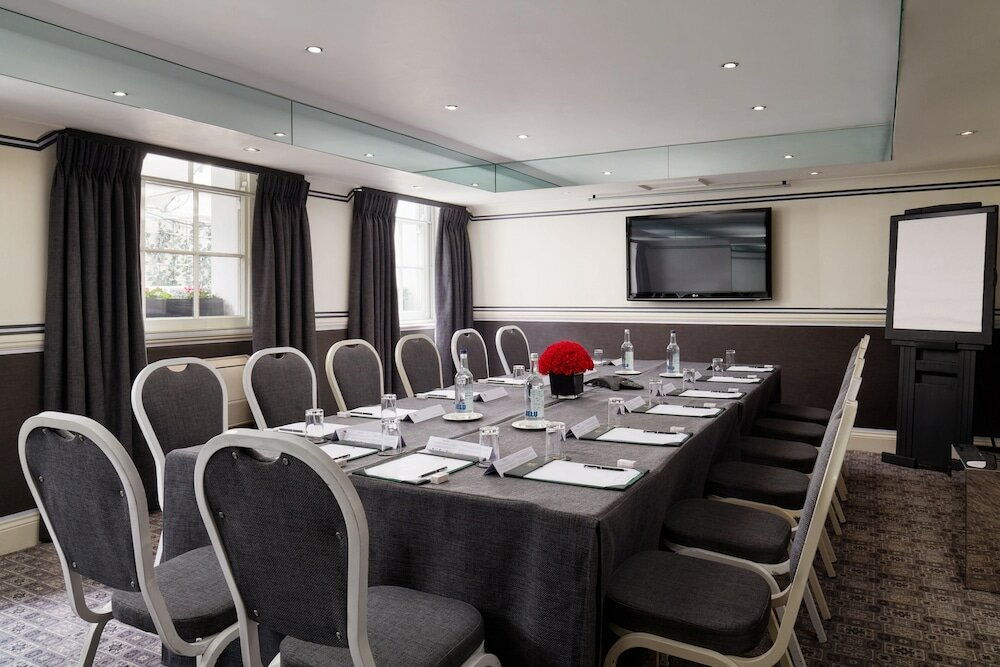 Фото The Montague On The Gardens by Red Carnation Hotel Collection