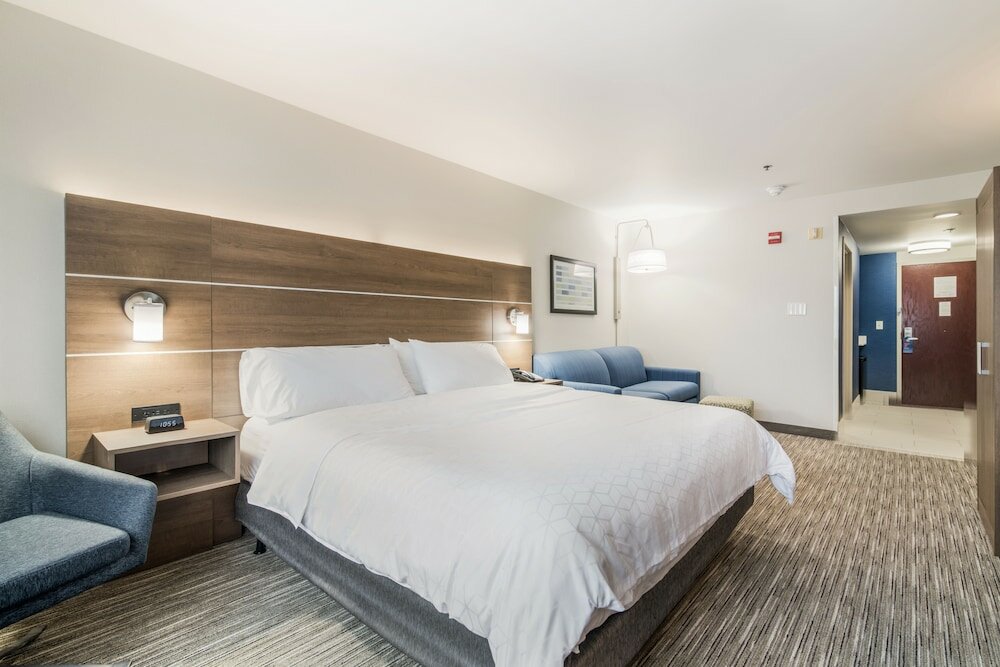 Фото Holiday Inn Express Plymouth, an Ihg Hotel