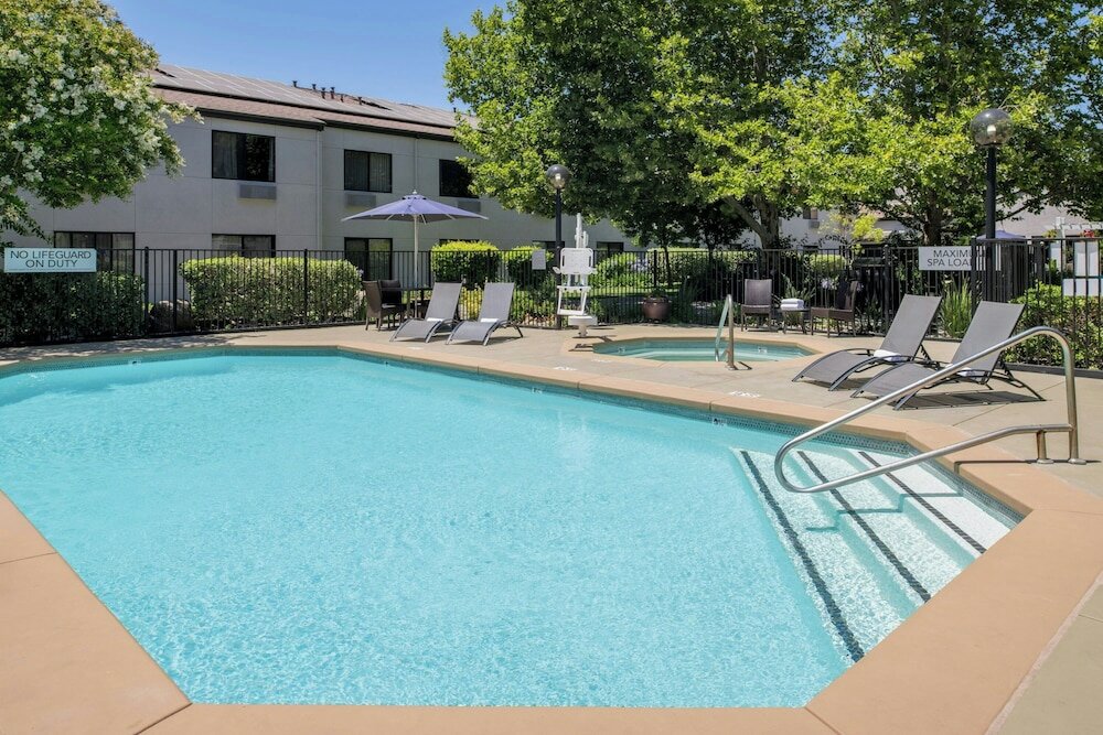 Фото Courtyard by Marriott Vacaville