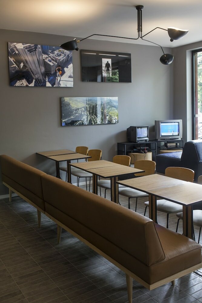 Фото The Arcade Hotel