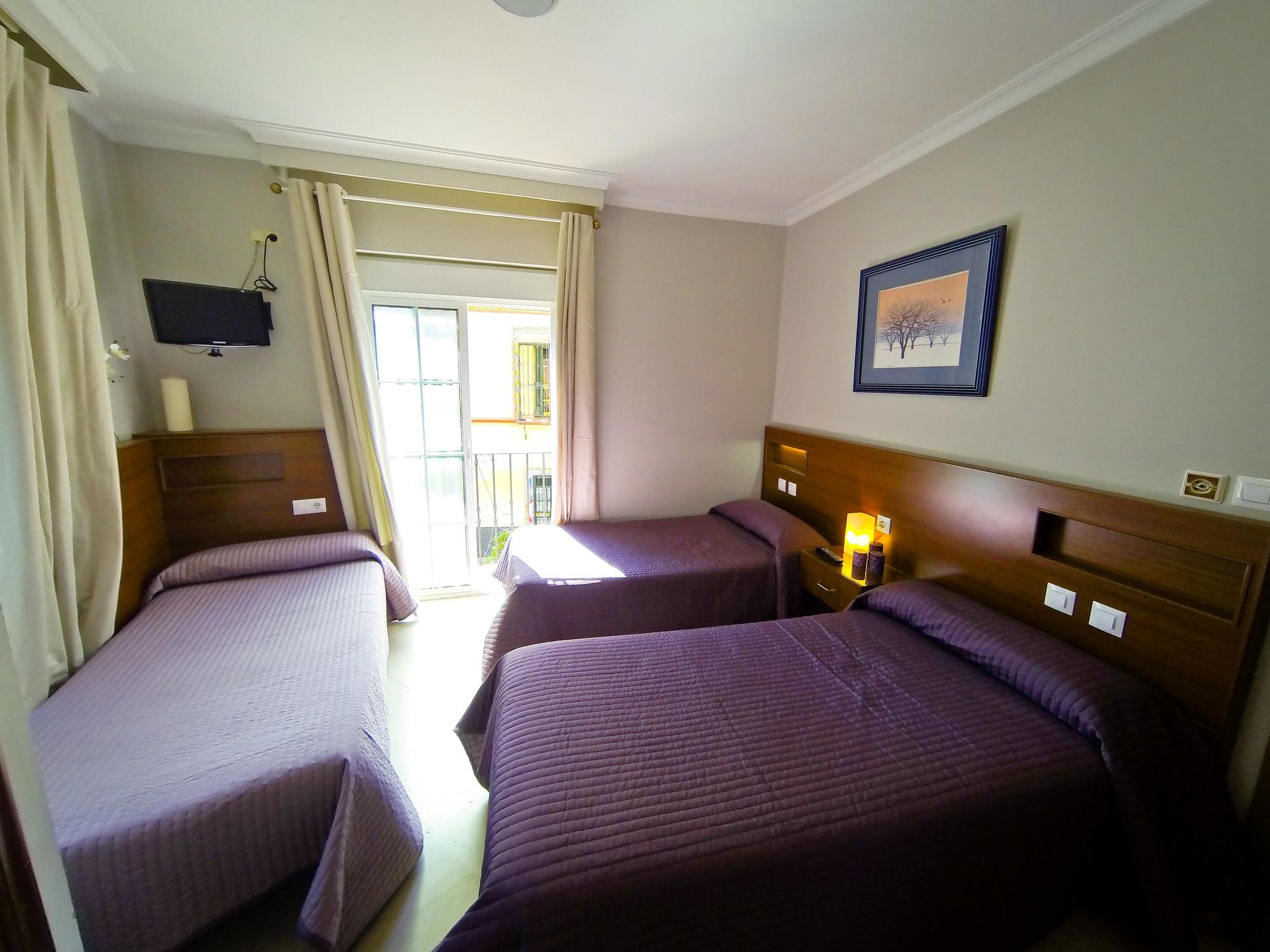 Фото Hostal La Muralla