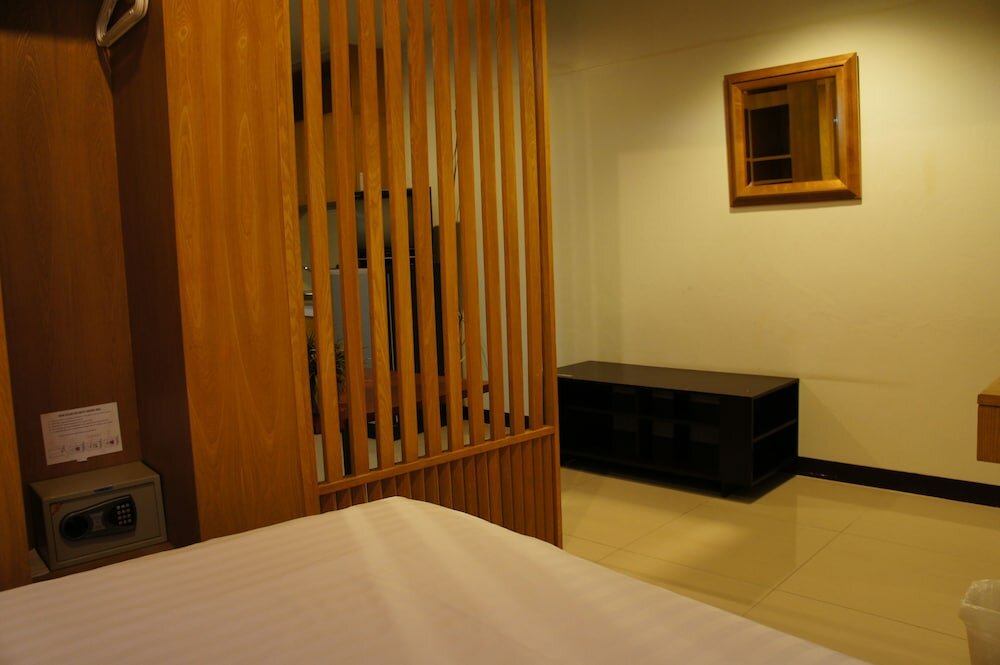 Фото Ratchadamnoen Residence