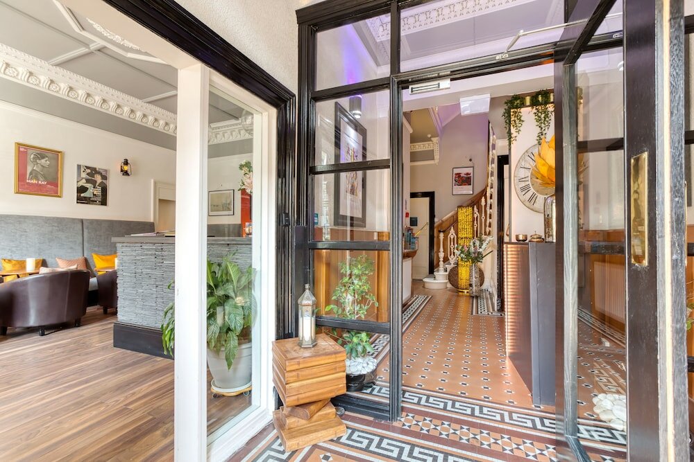 Фото No. 32 Hotel