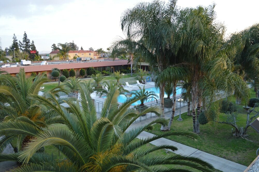 Фото Ontario Airport Inn