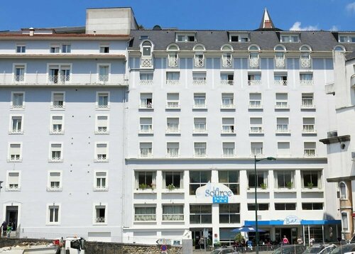 Гостиница Hotel La Source в Пау