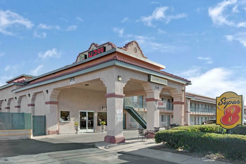 Гостиница Super 8 by Wyndham Tucson Downtown Convention Center в Тусоне