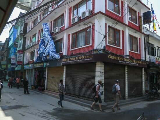 Фото Hotel Himalayan Oasis