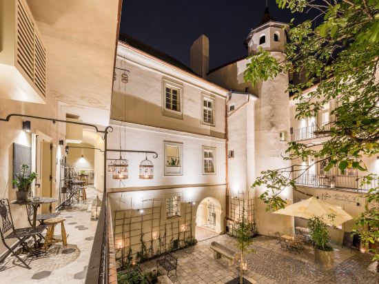 Фото MOOo by the Castle