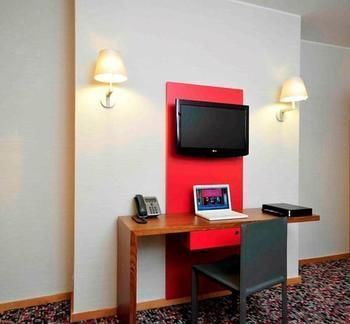 Фото Ramada by Wyndham Lisbon