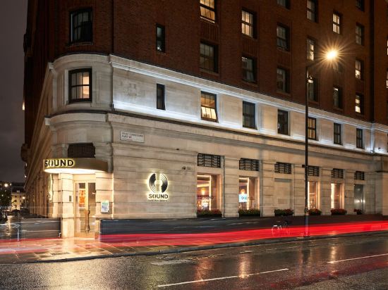 Фото The Cumberland London