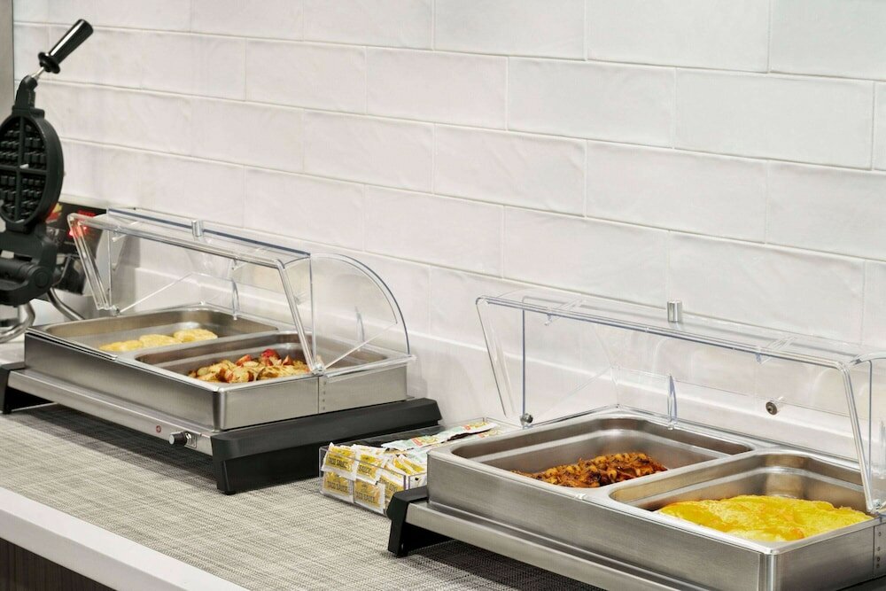 Фото La Quinta Inn & Suites by Wyndham Del Rio