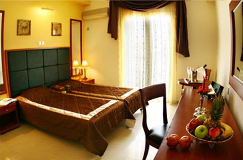 Фото Ionis Art Hotel