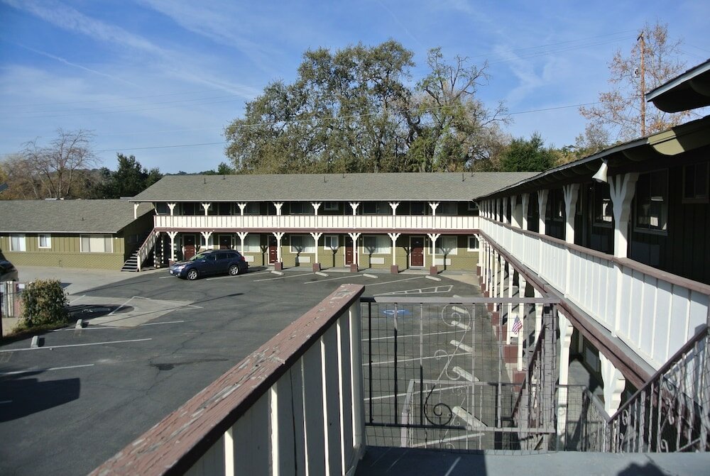 Фото Vino Inn & Suites