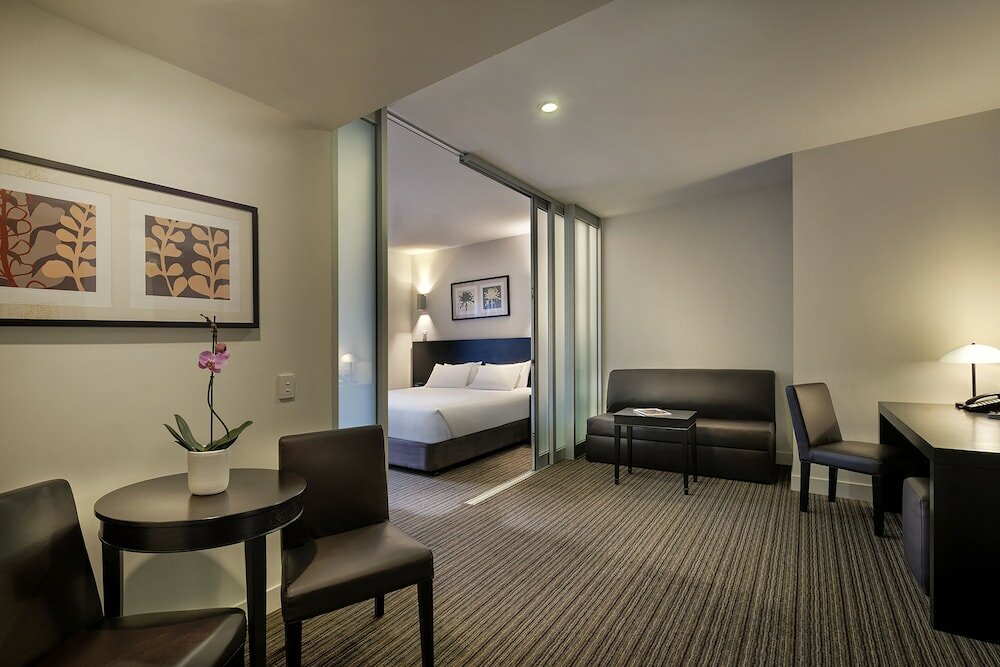 Фото Causeway 353 Hotel