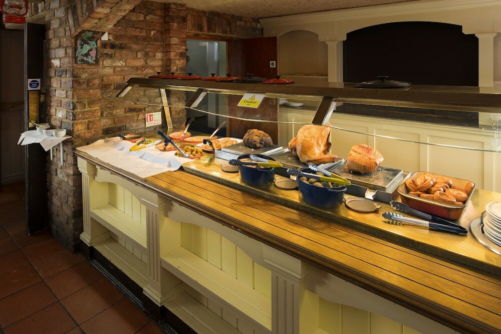 Фото The Victoria Hotel