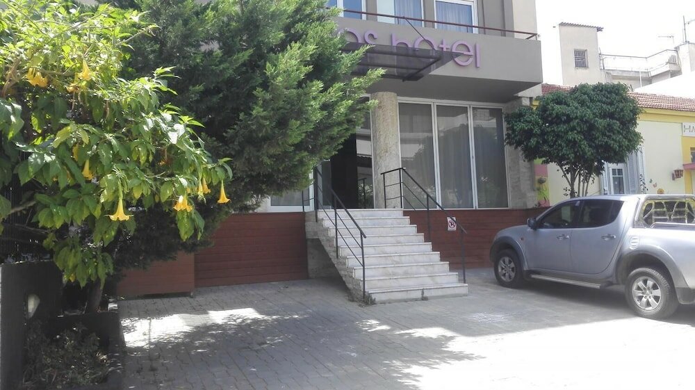 Фото отеля 2