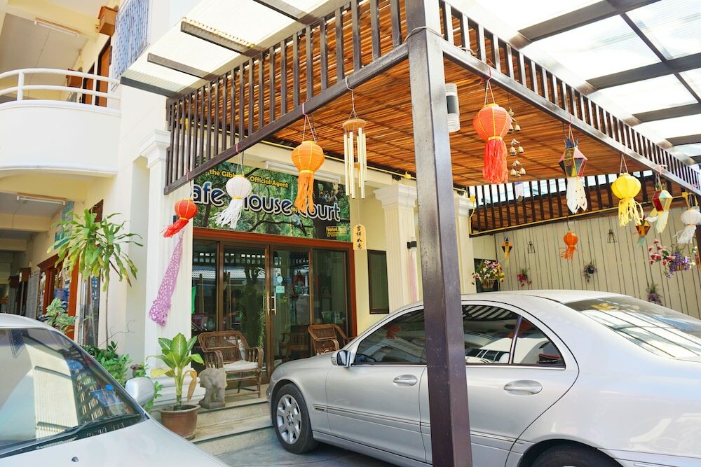 Фото Safe House Court