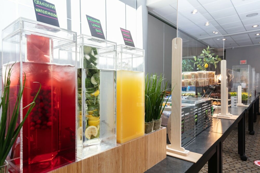 Фото Sheraton Vancouver Guildford Hotel