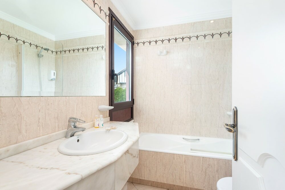 Фото Hospedium Hotel Blu Loiu