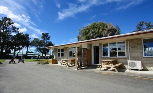Гостиница Waikanae Beach Top 10 Holiday Park в Гисборне