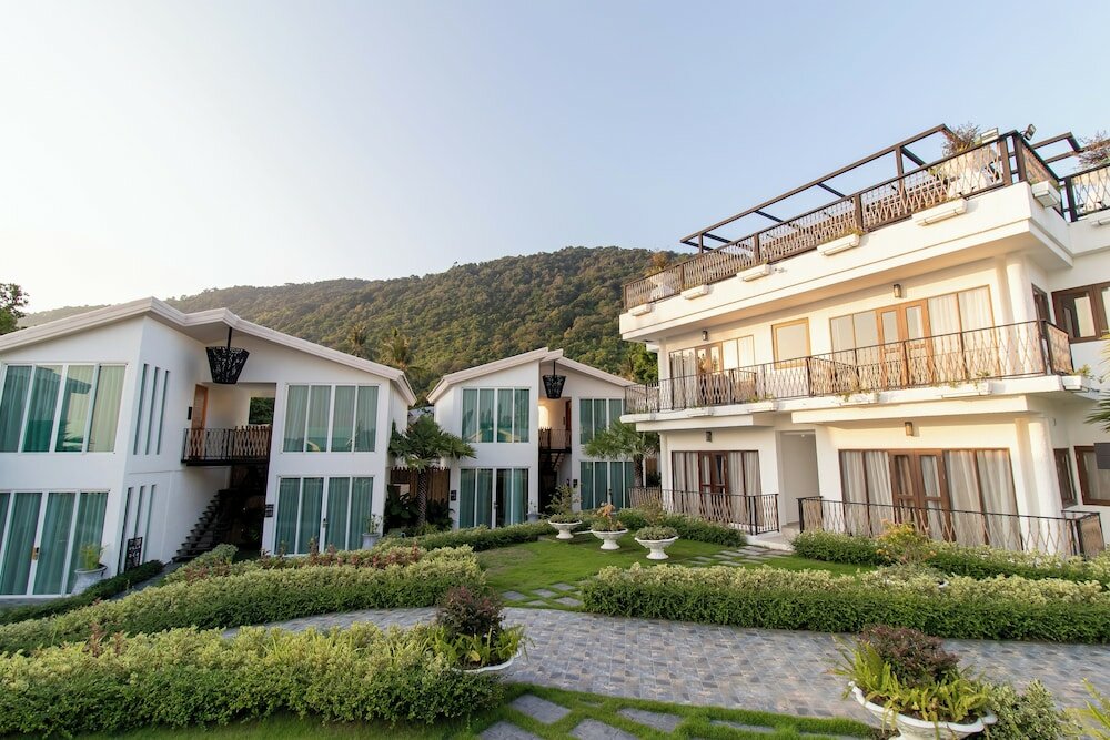 Фото Vannee Golden Sands Beachfront Resort